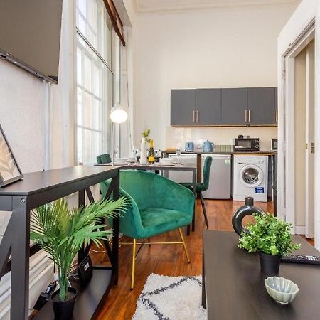 Newcastle'S Most Central Apartment - Sleeps 10 Buitenkant foto