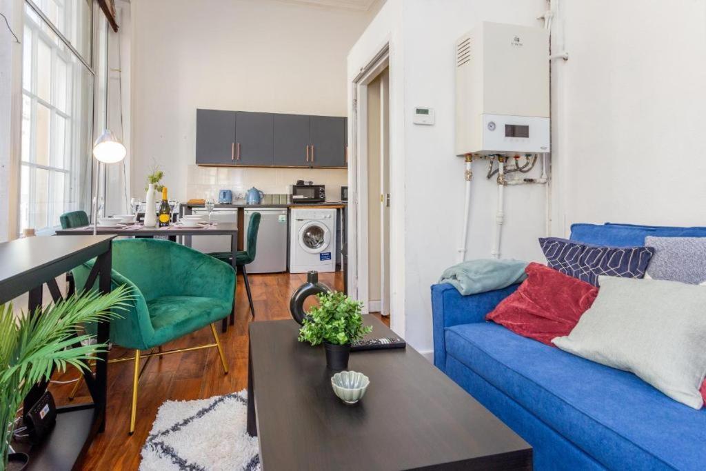 Newcastle'S Most Central Apartment - Sleeps 10 Buitenkant foto