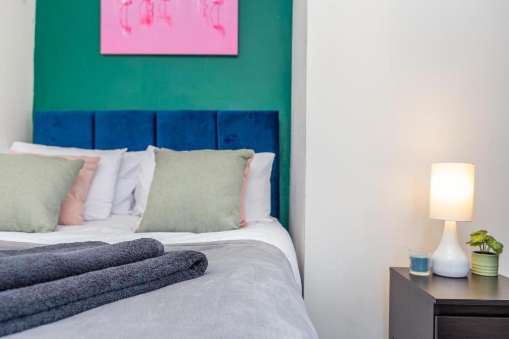 Newcastle'S Most Central Apartment - Sleeps 10 Buitenkant foto