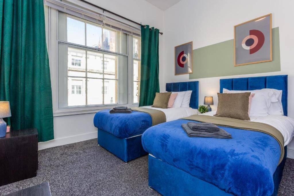 Newcastle'S Most Central Apartment - Sleeps 10 Buitenkant foto