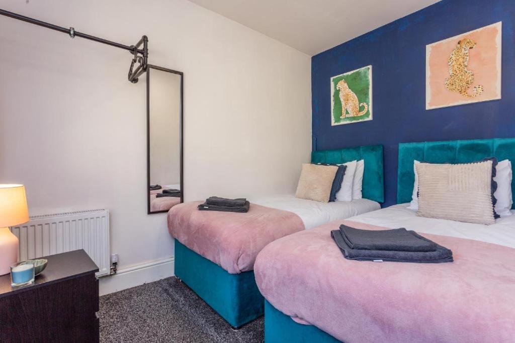 Newcastle'S Most Central Apartment - Sleeps 10 Buitenkant foto